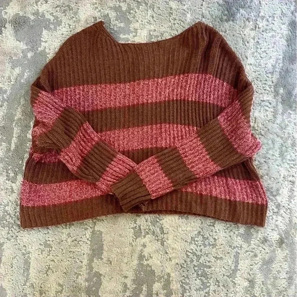 American Eagle Cropped & Comfy Oversized Sweater in Size Small - Picture 3 of 3